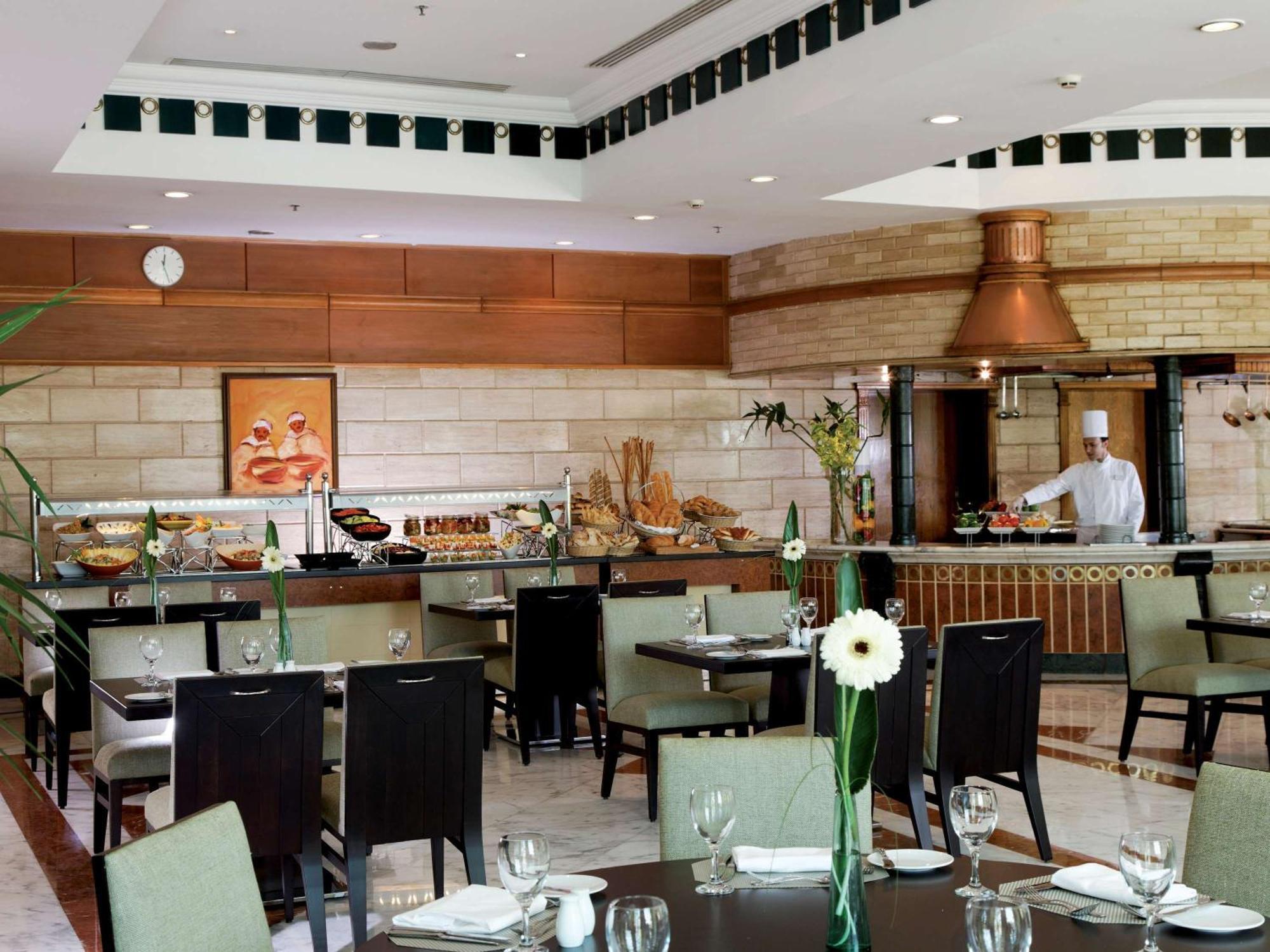 Moevenpick Hotel Cairo - Media City Giza Zewnętrze zdjęcie The restaurant