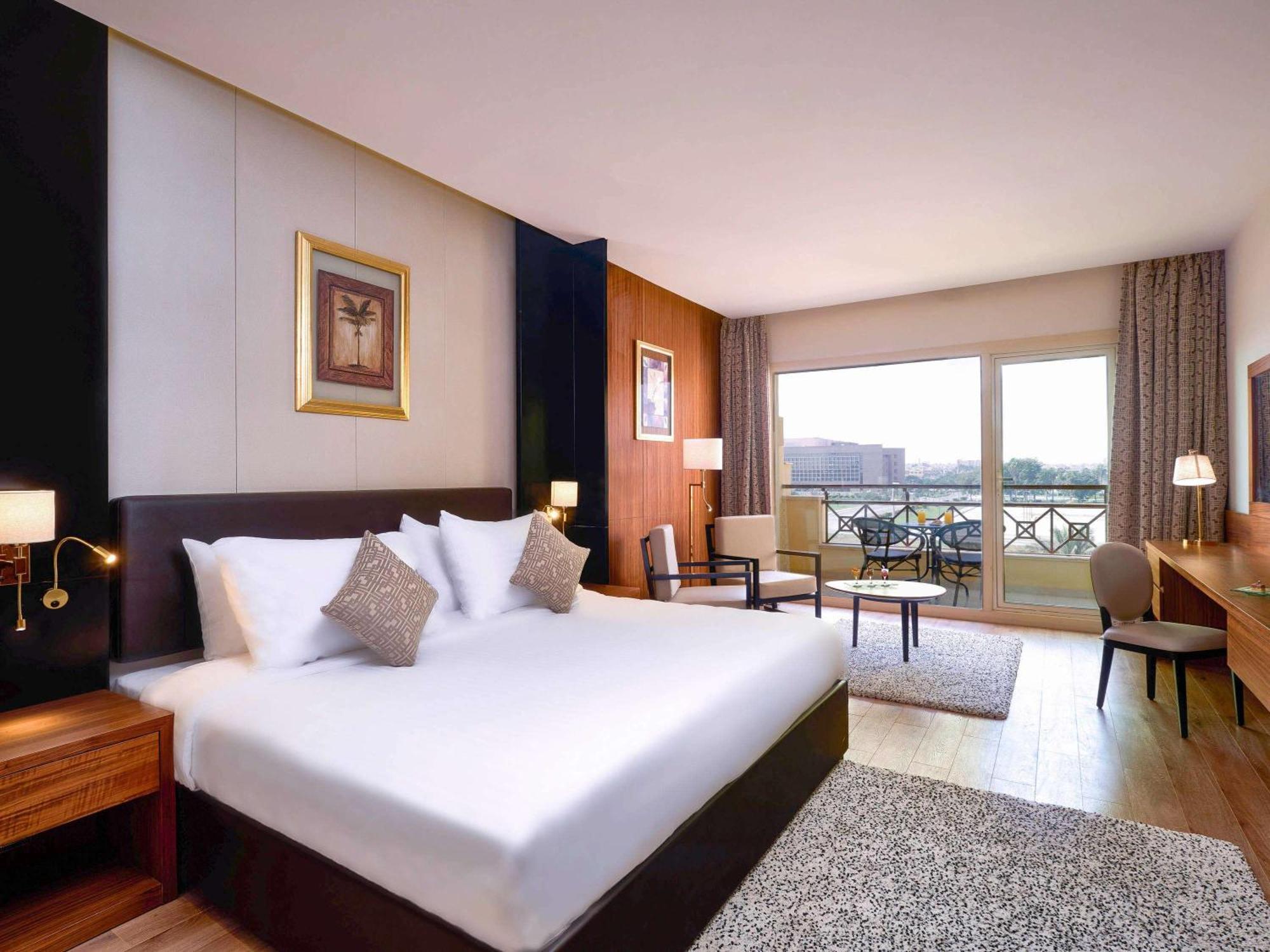 Moevenpick Hotel Cairo - Media City Giza Zewnętrze zdjęcie A room at the hotel