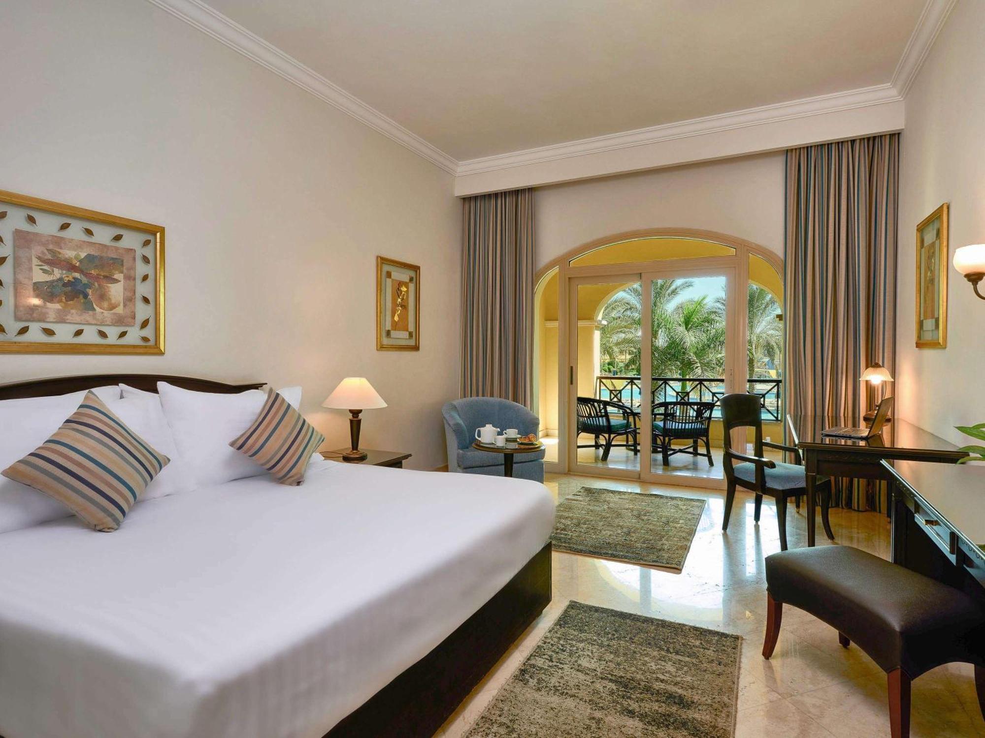 Moevenpick Hotel Cairo - Media City Giza Zewnętrze zdjęcie A room at the hotel